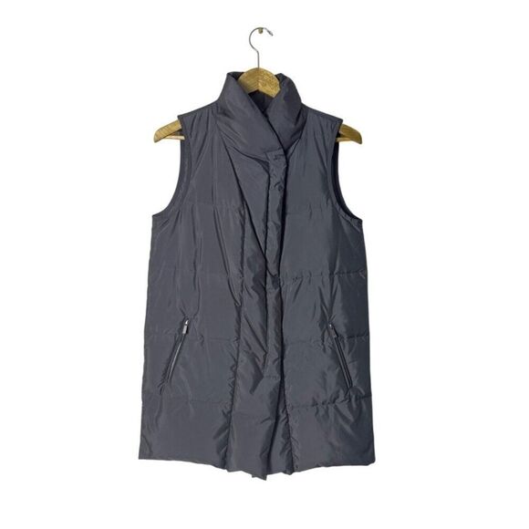 Sleeveless Gray Puffer Vest With High Collar & Zipper Closure - Picture 1 of 4